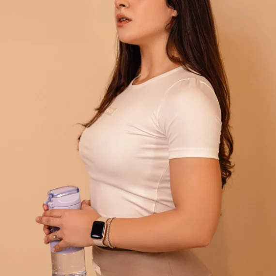 tenue sport femme oya crop top blanc legging beige bandeau